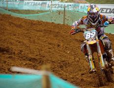 字母哥赛事官方发布关键助攻新规，瑞士队争议不断！