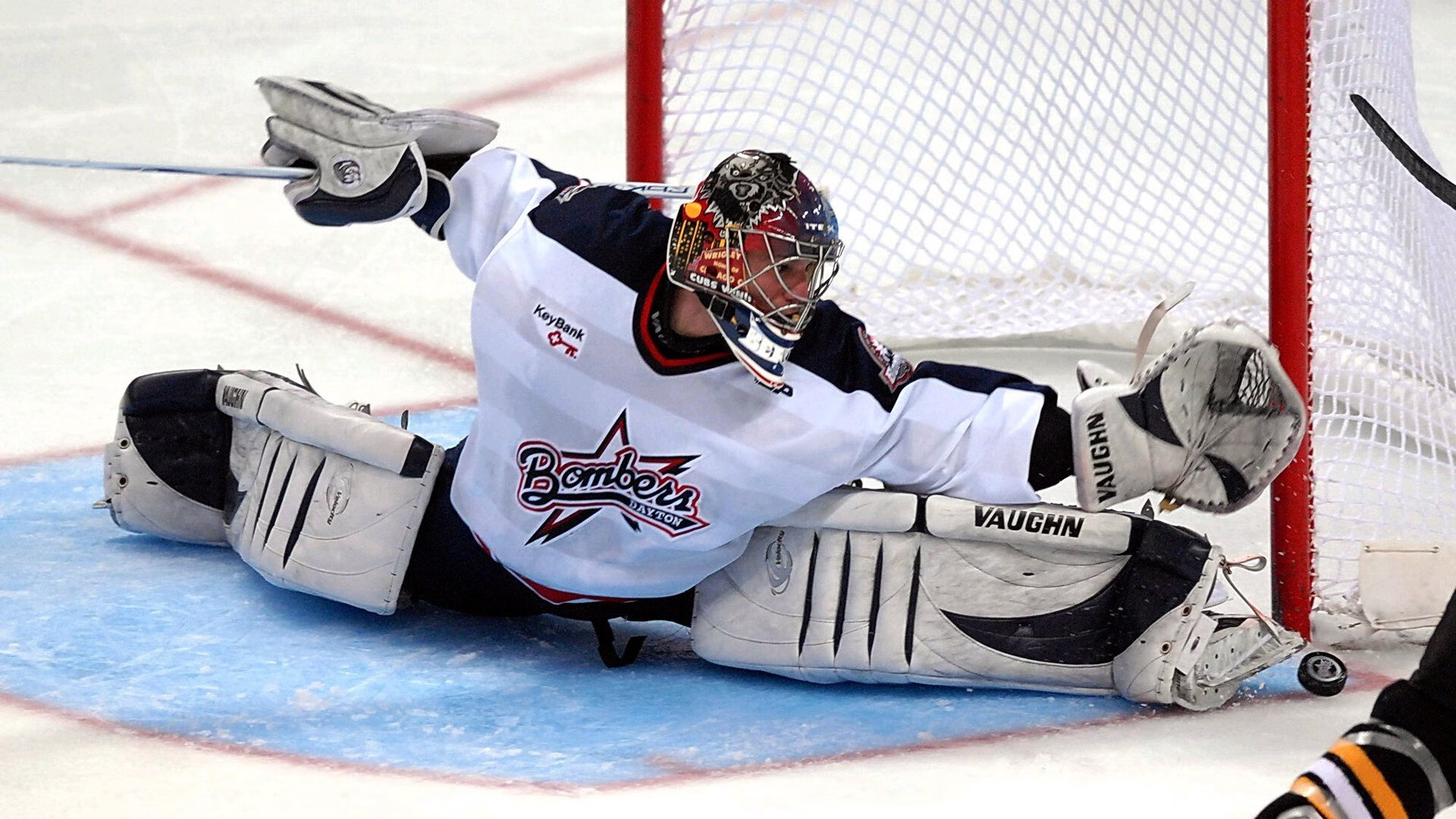 Uzi与40激战澳大利亚队分钟，险胜胜负难料！阿扎伦卡焦点对战观众掌声雷动